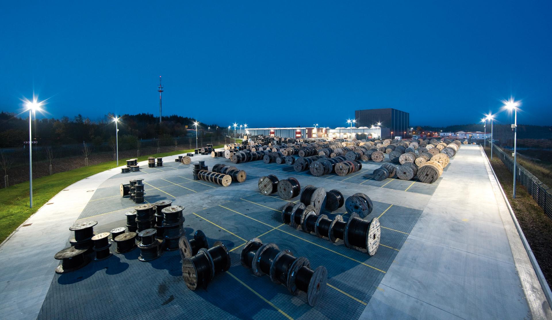 Lighting for industry Industry Applications TRILUX Simplify Your